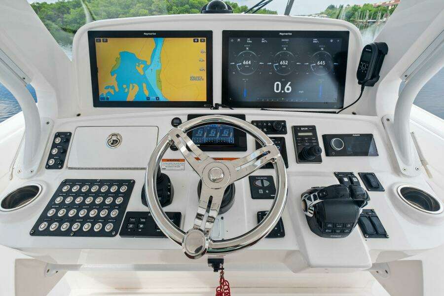 2020 Intrepid 400 CC - Helm and Electronics