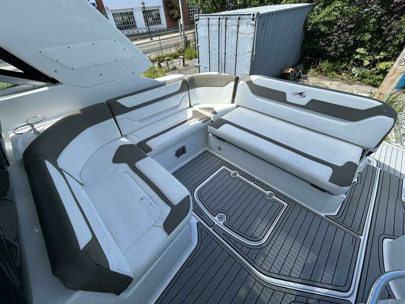 35ft Monterey Yacht For Sale