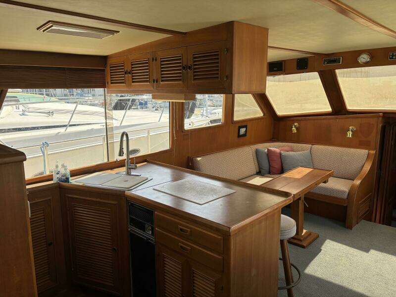 Daylight III 58ft Hatteras Yacht For Sale