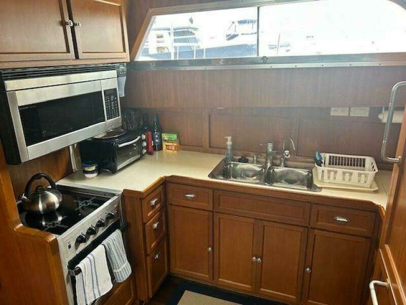 Daylight III 58ft Hatteras Yacht For Sale