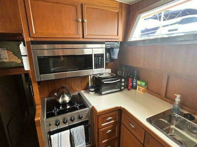 Daylight III 58ft Hatteras Yacht For Sale