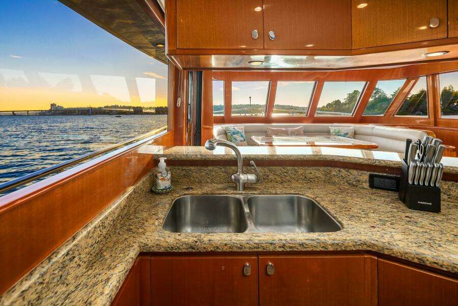 LA BELLA VITA II 72ft Hampton Yacht For Sale