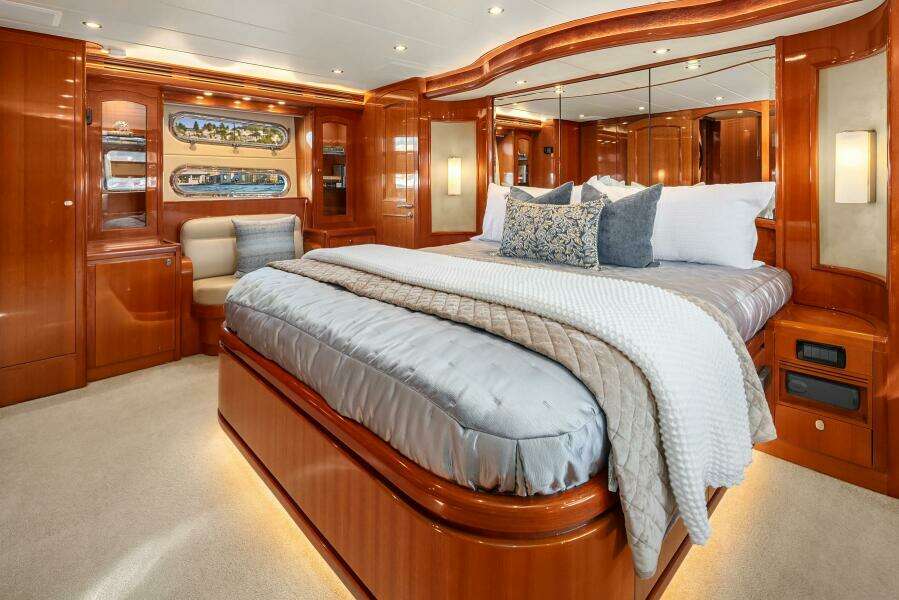 LA BELLA VITA II 72ft Hampton Yacht For Sale