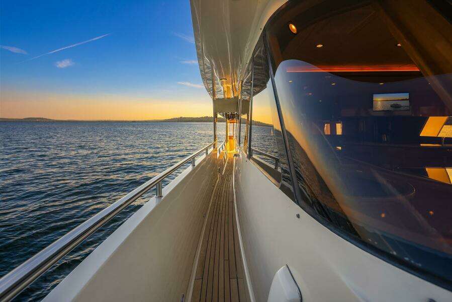 LA BELLA VITA II 72ft Hampton Yacht For Sale