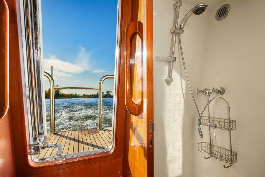 LA BELLA VITA II 72ft Hampton Yacht For Sale