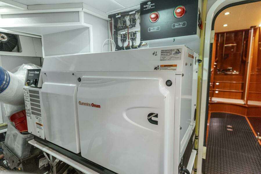 LA BELLA VITA II 72ft Hampton Yacht For Sale