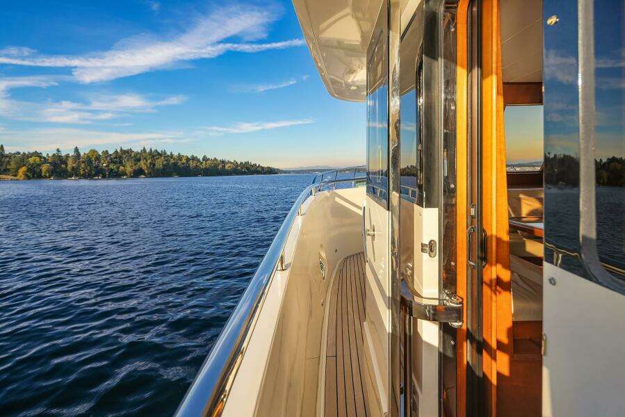 LA BELLA VITA II 72ft Hampton Yacht For Sale