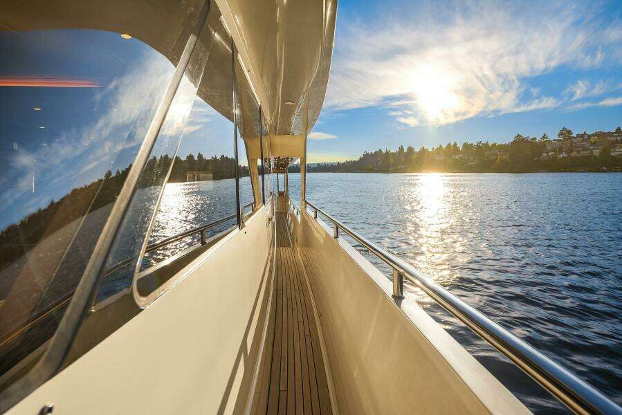 LA BELLA VITA II 72ft Hampton Yacht For Sale