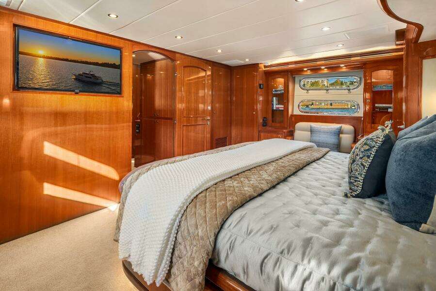 LA BELLA VITA II 72ft Hampton Yacht For Sale