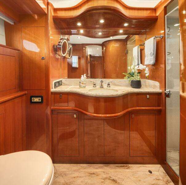 LA BELLA VITA II 72ft Hampton Yacht For Sale