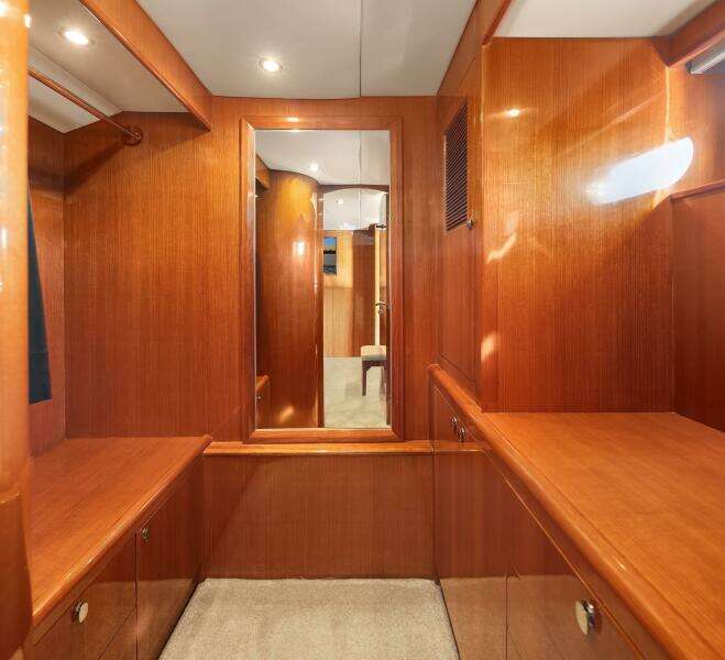 LA BELLA VITA II 72ft Hampton Yacht For Sale