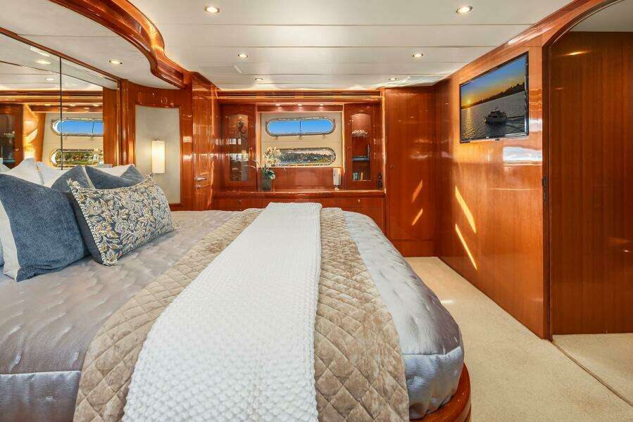 LA BELLA VITA II 72ft Hampton Yacht For Sale