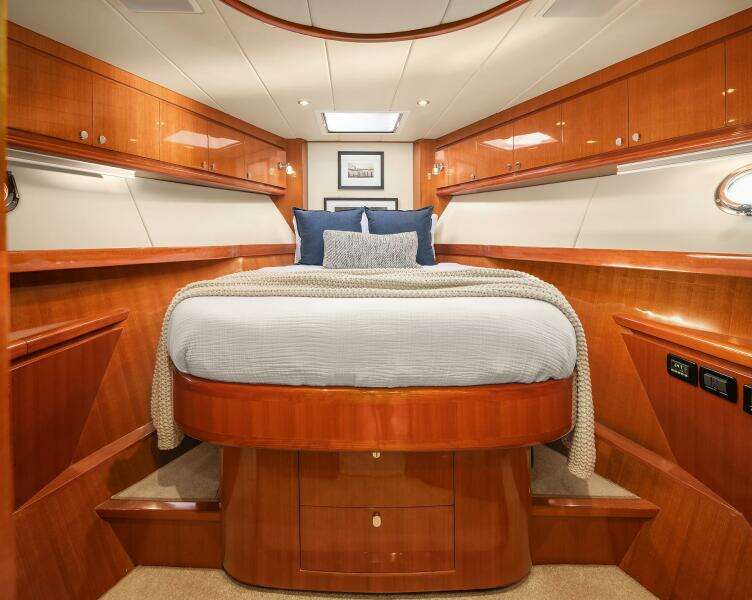 LA BELLA VITA II 72ft Hampton Yacht For Sale