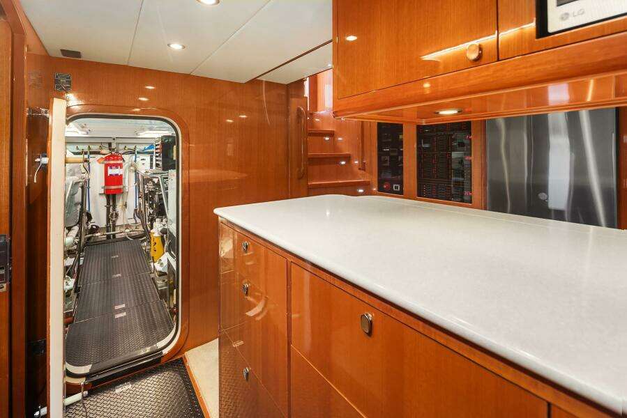LA BELLA VITA II 72ft Hampton Yacht For Sale