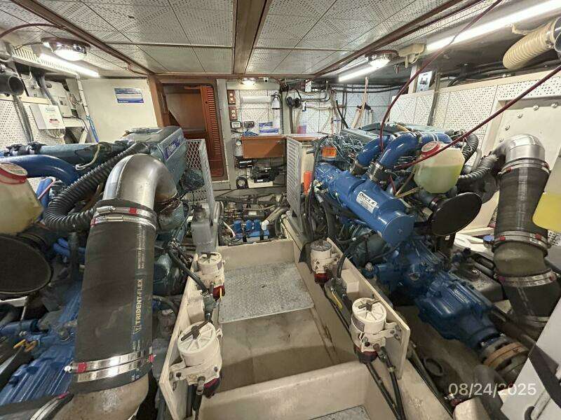 48' DeFever engine room forward