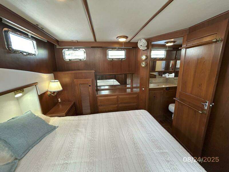 48' DeFever master stateroom port