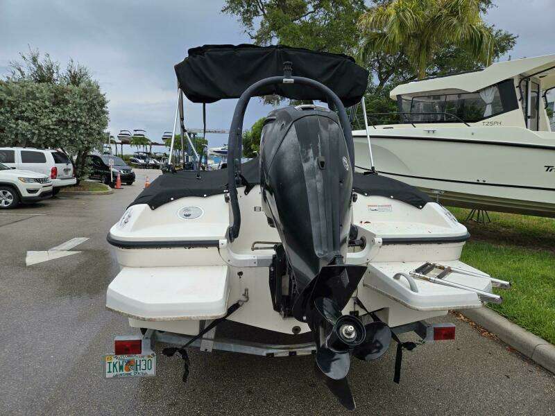 18ft Bayliner Yacht For Sale