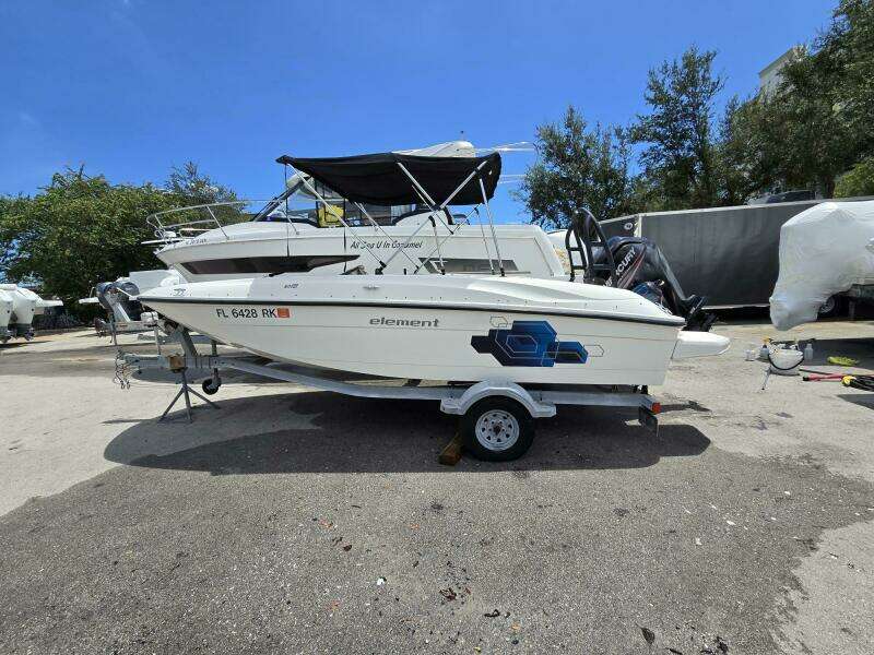 18ft Bayliner Yacht For Sale