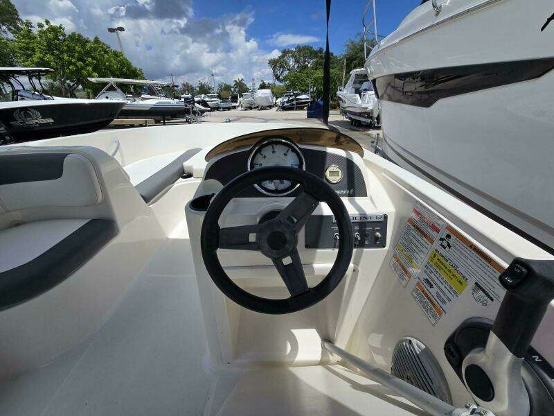 18ft Bayliner Yacht For Sale