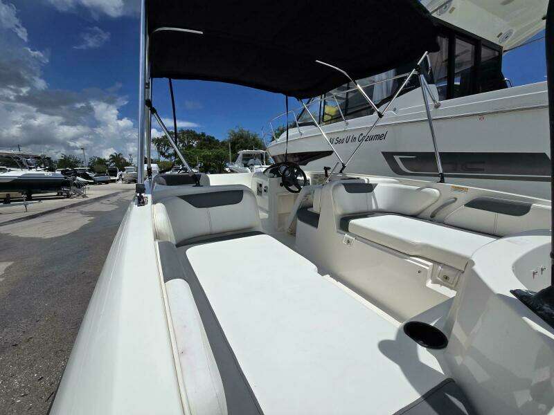 18ft Bayliner Yacht For Sale