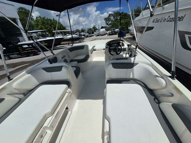 18ft Bayliner Yacht For Sale