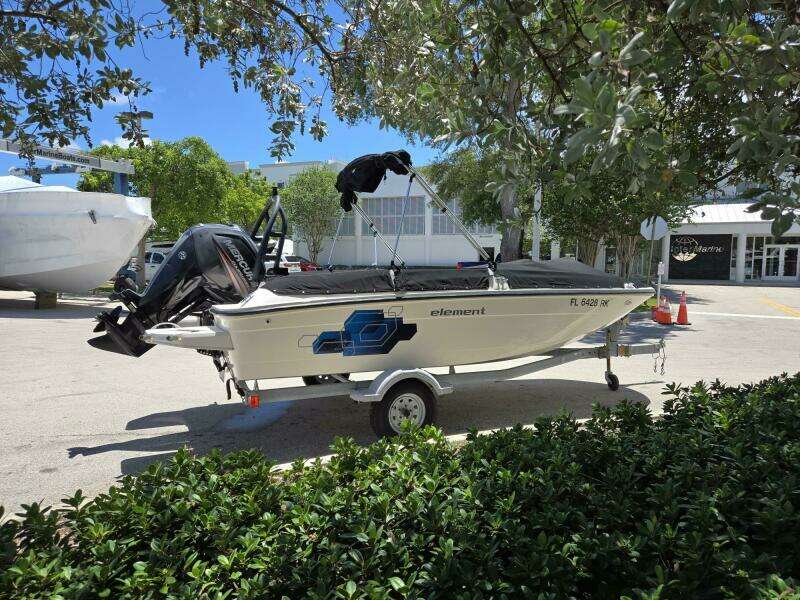 18ft Bayliner Yacht For Sale