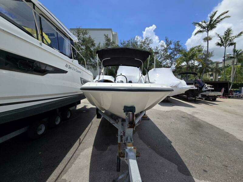 18ft Bayliner Yacht For Sale