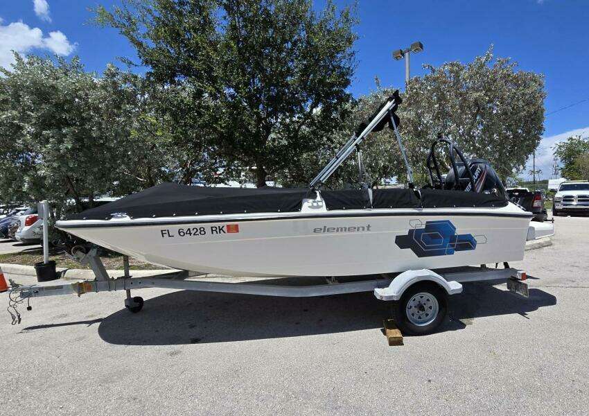 18ft Bayliner Yacht For Sale