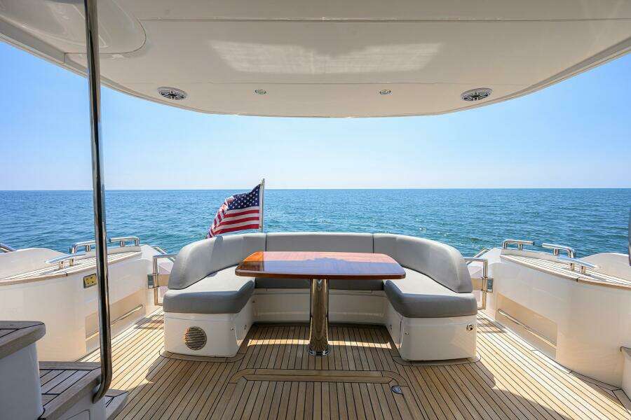 Princess F49 Chill- Cockpit Dinette