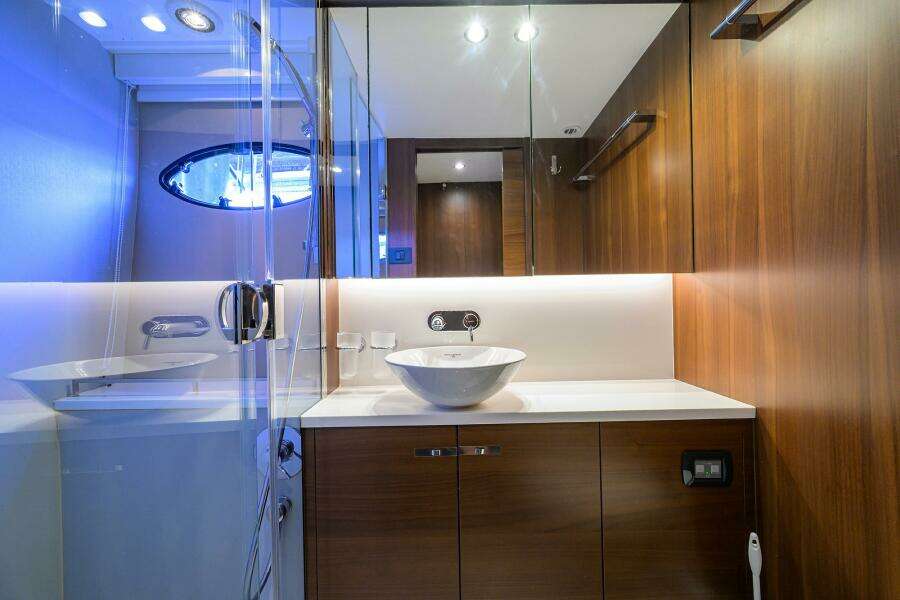 Princess F49 Chill- Master Stateroom Head