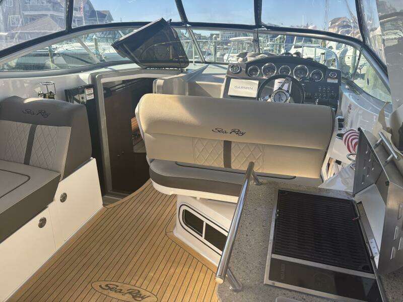 31ft Sea Ray Yacht For Sale