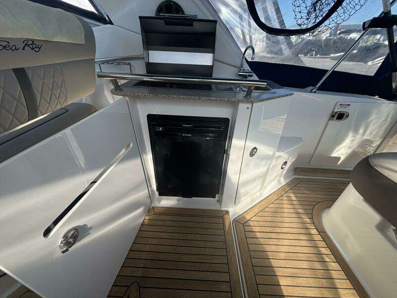 31ft Sea Ray Yacht For Sale