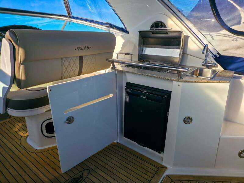 31ft Sea Ray Yacht For Sale