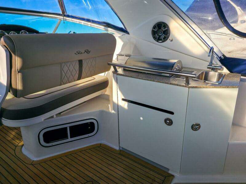 31ft Sea Ray Yacht For Sale