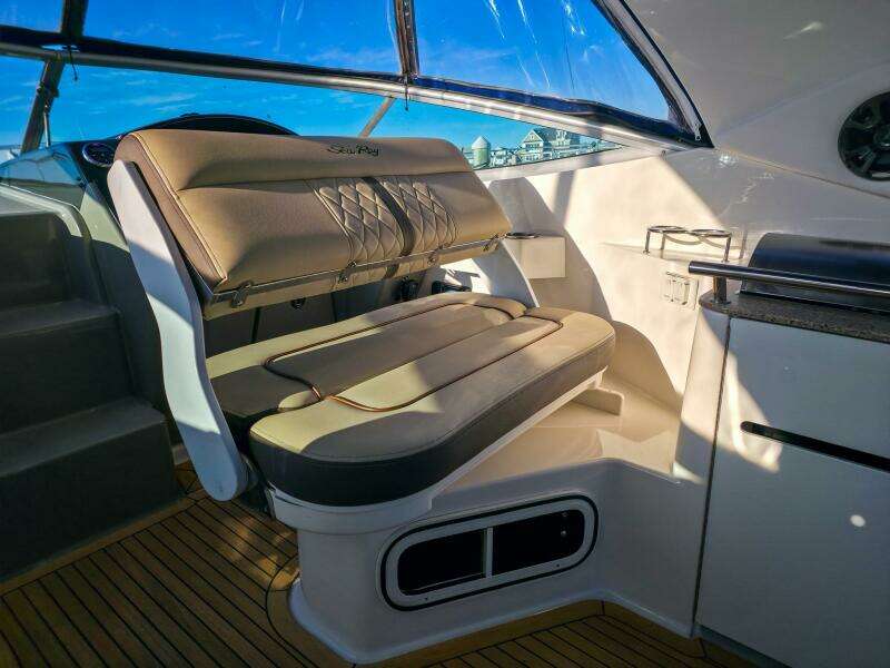 31ft Sea Ray Yacht For Sale