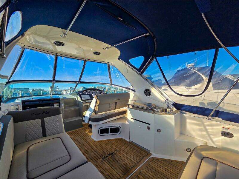 31ft Sea Ray Yacht For Sale