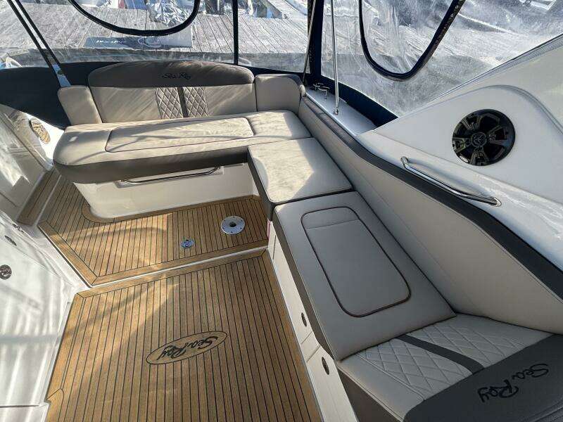 31ft Sea Ray Yacht For Sale