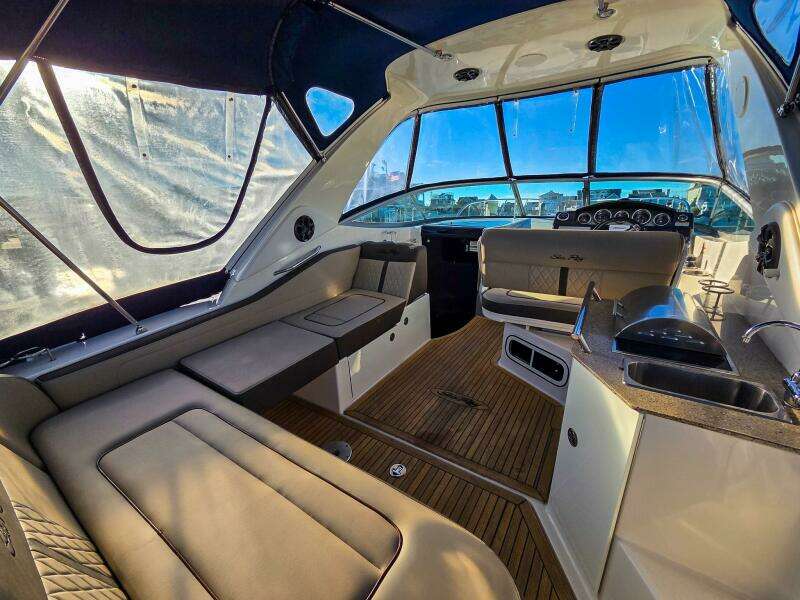 31ft Sea Ray Yacht For Sale