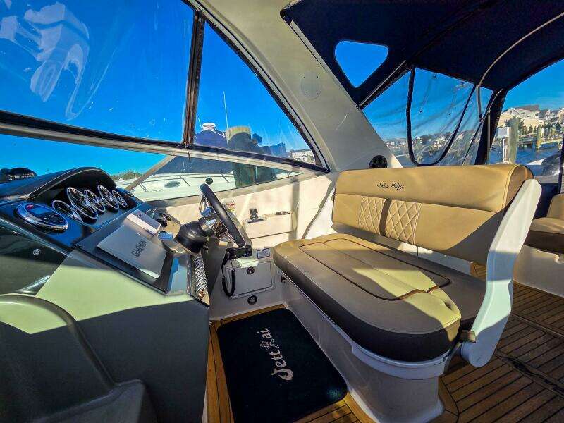 31ft Sea Ray Yacht For Sale