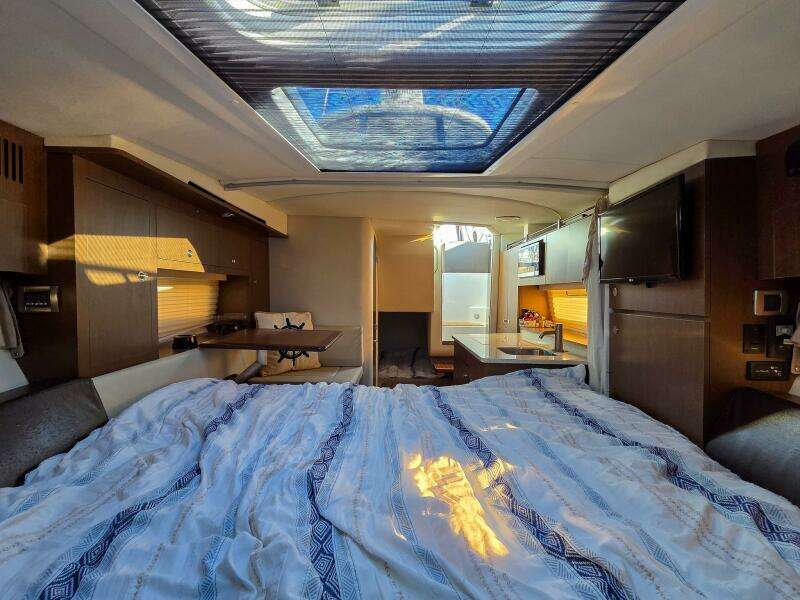 31ft Sea Ray Yacht For Sale