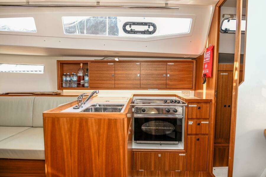 36ft J Boats Yacht For Sale