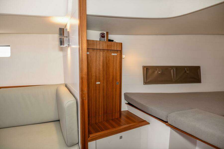 36ft J Boats Yacht For Sale