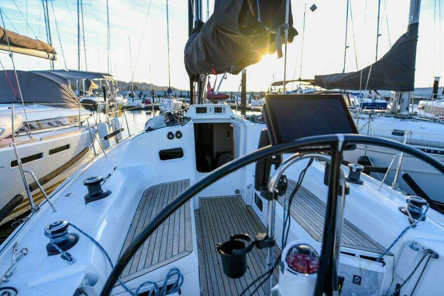 36ft J Boats Yacht For Sale