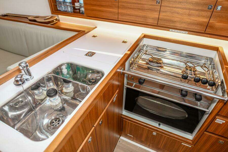 36ft J Boats Yacht For Sale