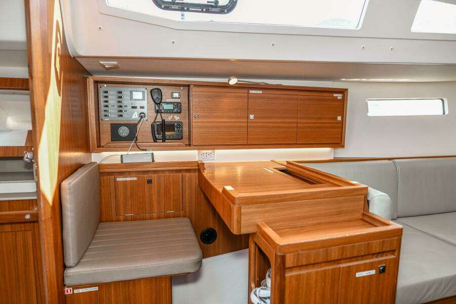 36ft J Boats Yacht For Sale