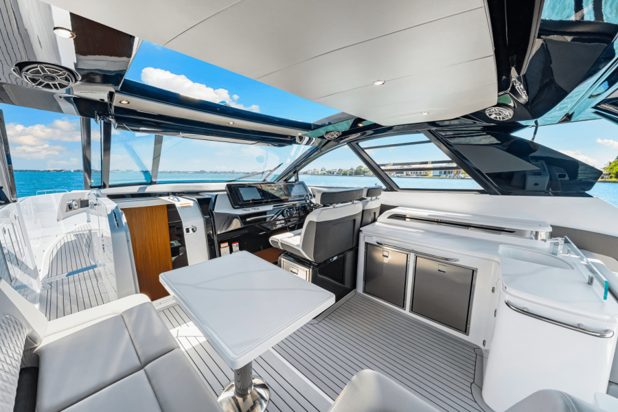 50ft Cruisers Yachts Yacht For Sale