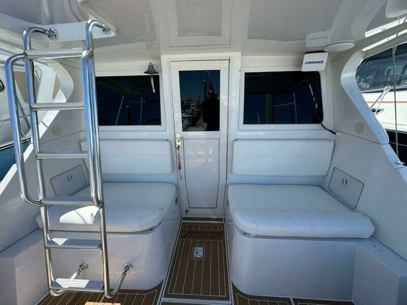 Dog Daze 35ft Jupiter Yacht For Sale