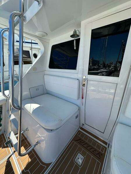 Dog Daze 35ft Jupiter Yacht For Sale