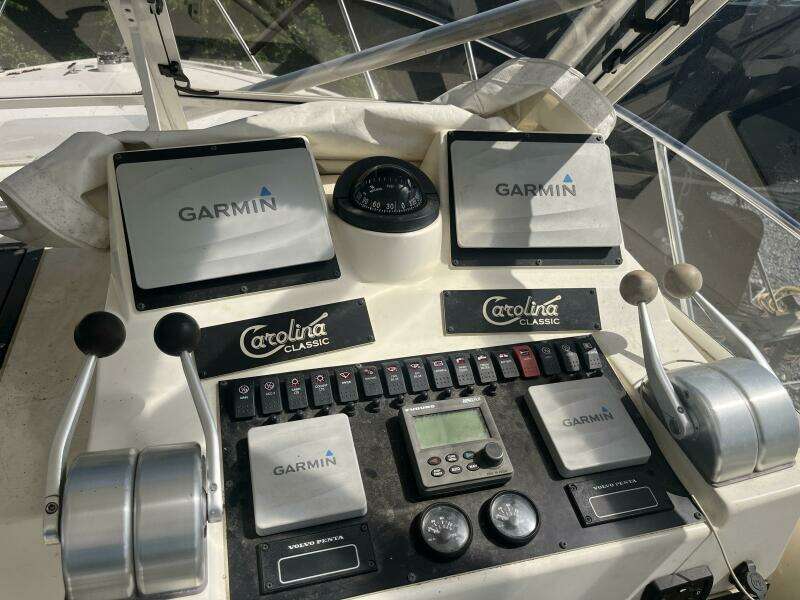 28ft Carolina Classic Yacht For Sale