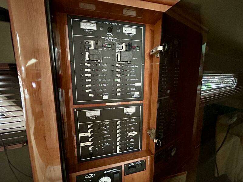 35ft Regal Yacht For Sale